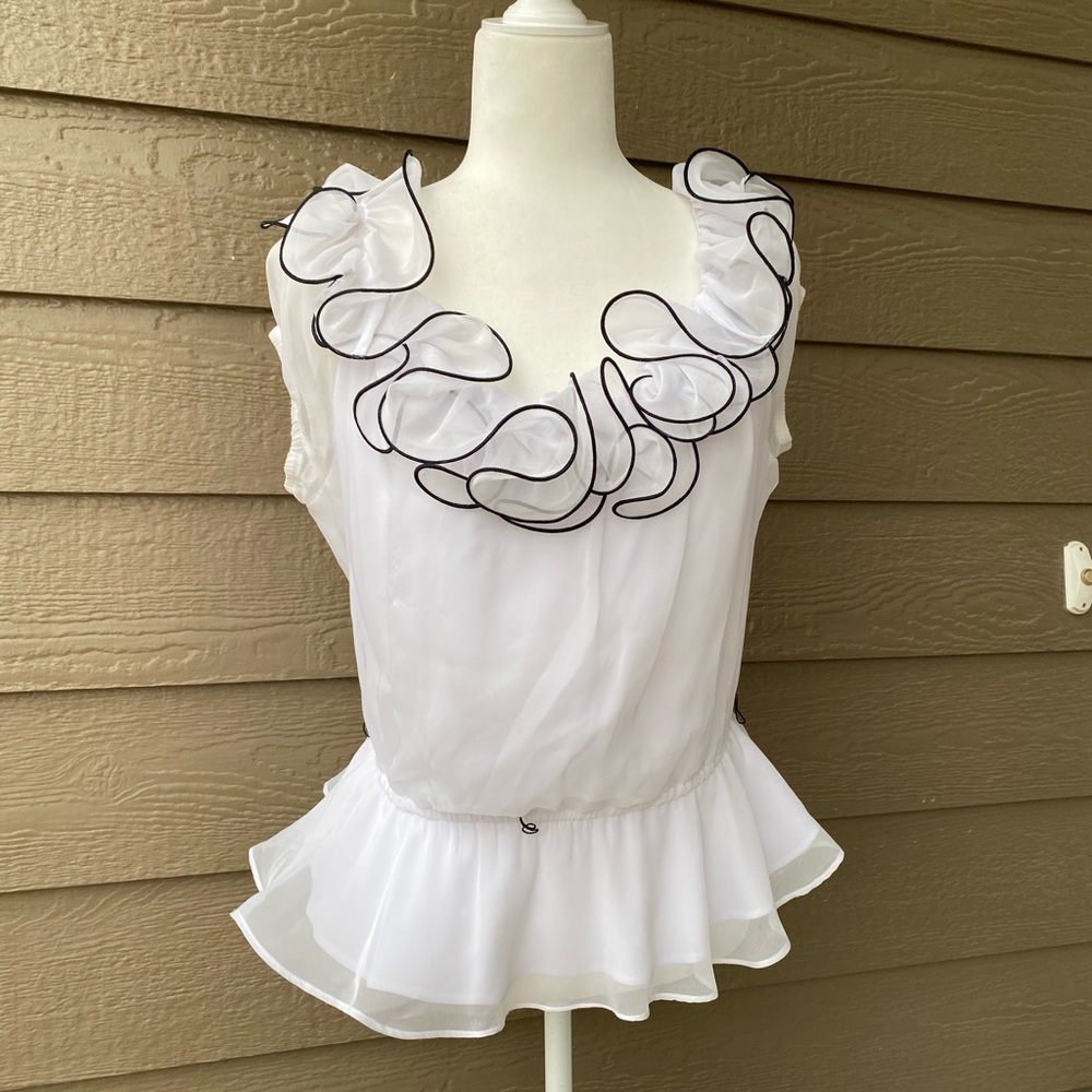 Nikki Italy women's white Sleeveless blouse, size 7(M) Crinkle Ruffles boho